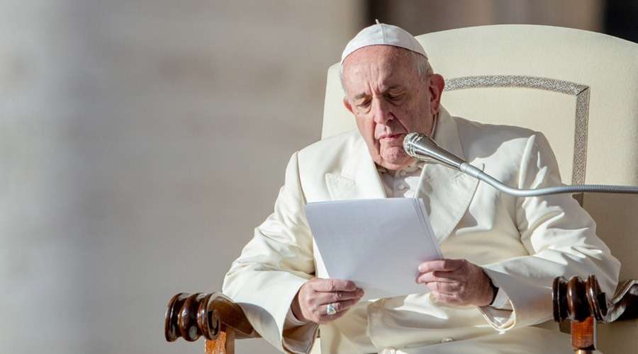 El Papa afirma que la fe en Cristo es incompatible con la magia