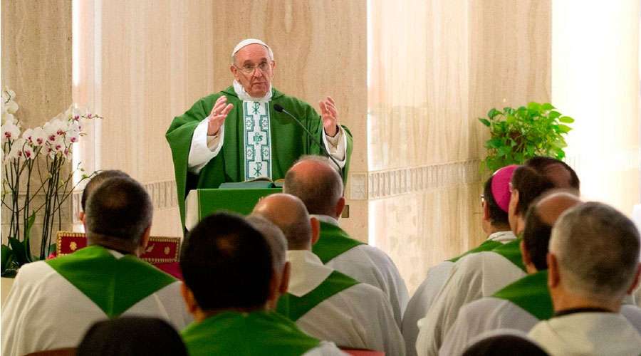 El Papa alerta ante el peligro de caer lentamente en la idolatría y la mundanidad