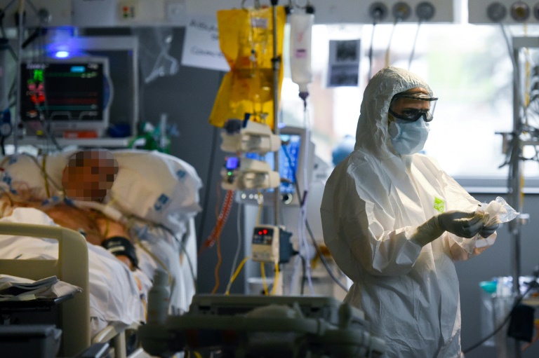 España reporta 367 muertos por coronavirus en 24 horas, la cifra más baja en un mes