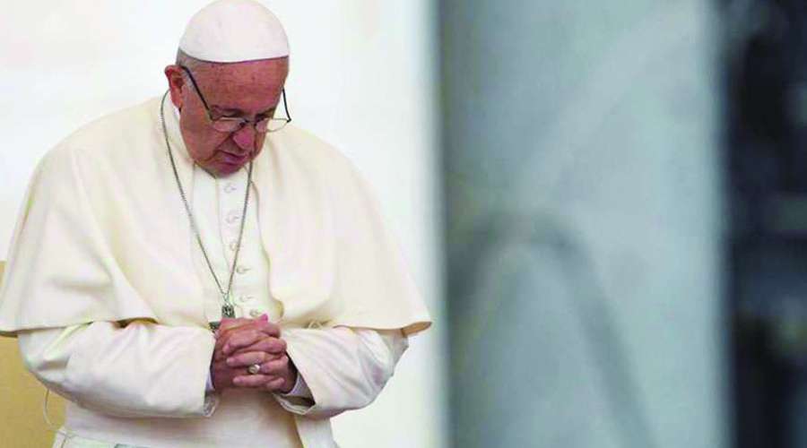 Papa Francisco envió pésame a Benedicto XVI tras muerte de su hermano