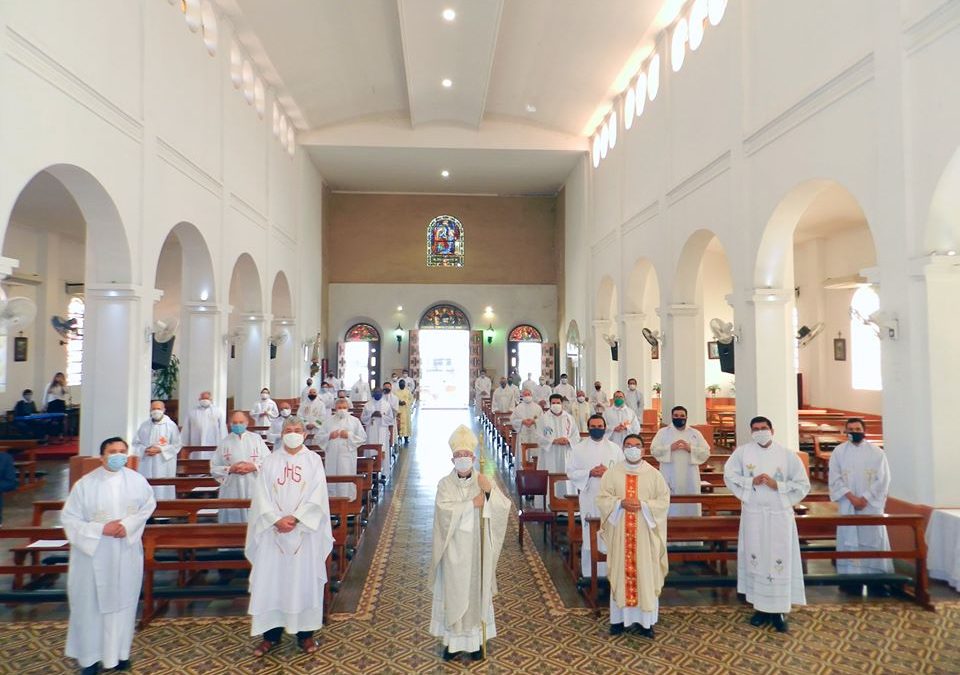 Renuevan compromisos sacerdotales en Santa Misa Crismal