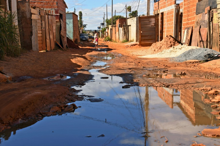 El déficit de saneamiento básico agrava la pandemia en Brasil