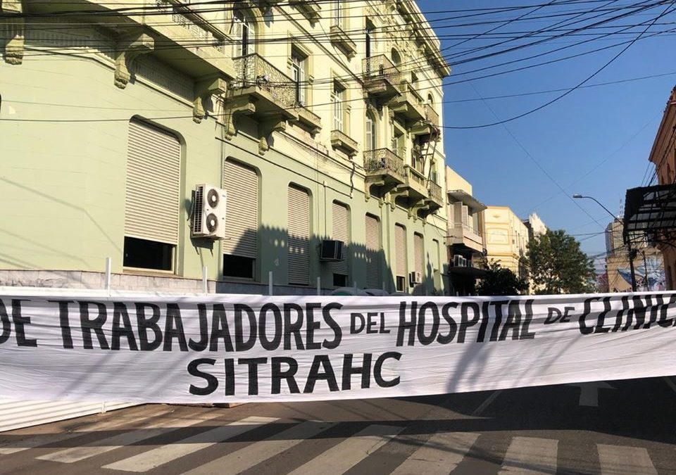[Audio] Trabajadores del Hospital de Clínicas llegan al Ministerio de Hacienda