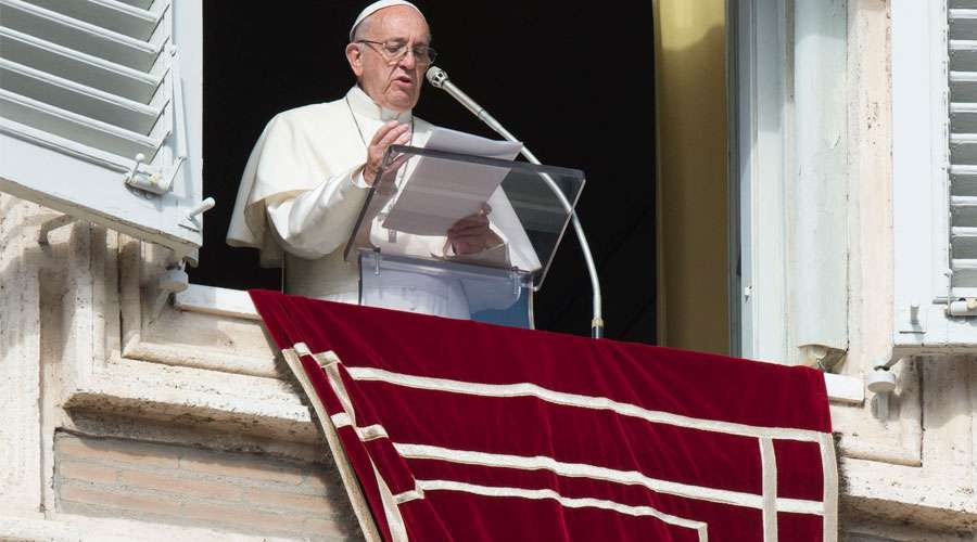 Papa Francisco reza por poblaciones en Centroamérica afectadas por huracán Eta