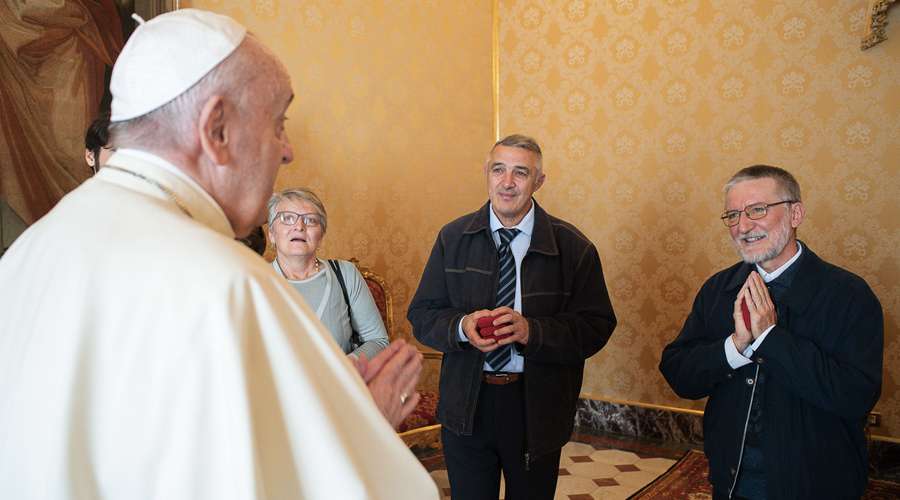 El Papa se reúne con P. Maccalli, misionero que fue secuestrado por yihadistas