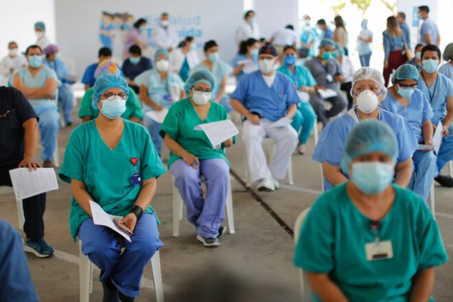 Perú autoriza el doble empleo remunerado de los médicos