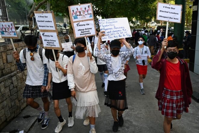 Continúan las manifestaciones en Birmania contra el golpe de Estado