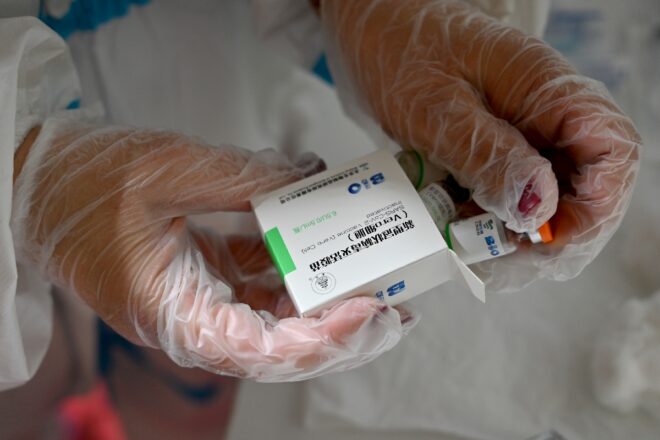 Bolivia adquiere 500.000 vacunas chinas Sinopharm que llegarían a fin de mes