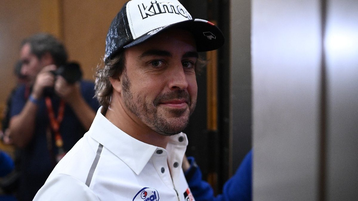 Fernando Alonso es operado con éxito de la mandíbula tras su accidente de bicicleta