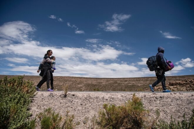 Cruzar a pie el altiplano, la última frontera de los caminantes venezolanos