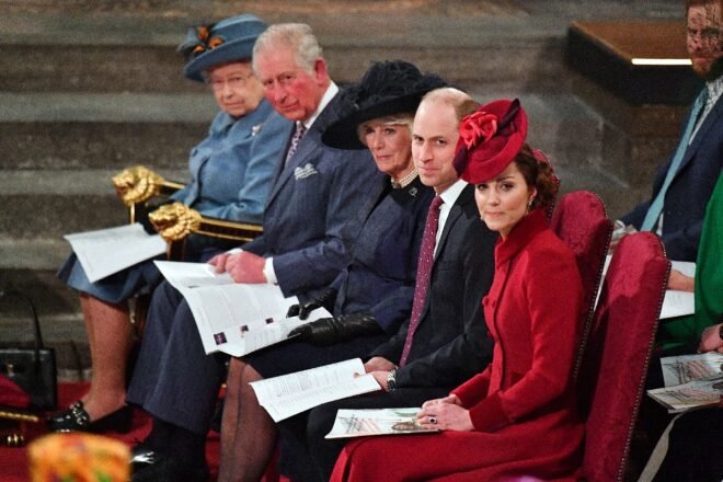 La reina aboga por “dedicación al deber”, antes de emitirse entrevista a Enrique y Meghan