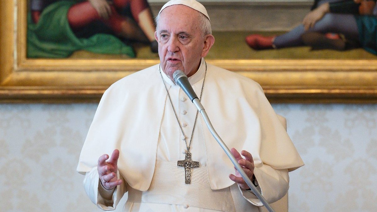 El papa recorta los salarios de los cardenales y miembros de la curia romana