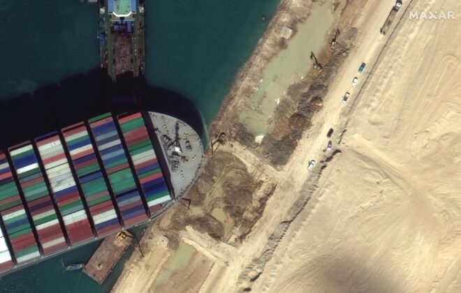 Optimismo para desbloquear el Canal de Suez pese a los primeros intentos fallidos