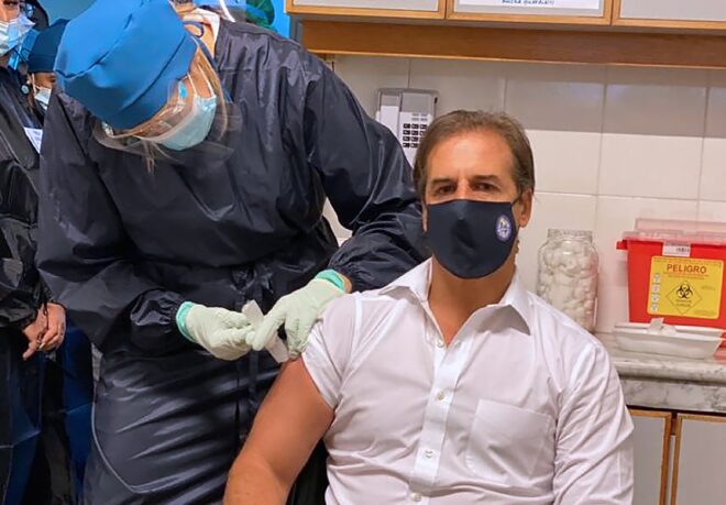 Uruguay vacuna a todo vapor en carrera contra el covid-19 sin renunciar a la libertad ciudadana
