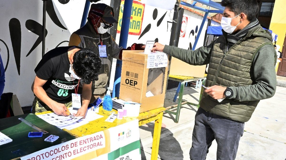 Oficialismo en desventaja en balotaje de cuatro regiones de Bolivia (resultados parciales)