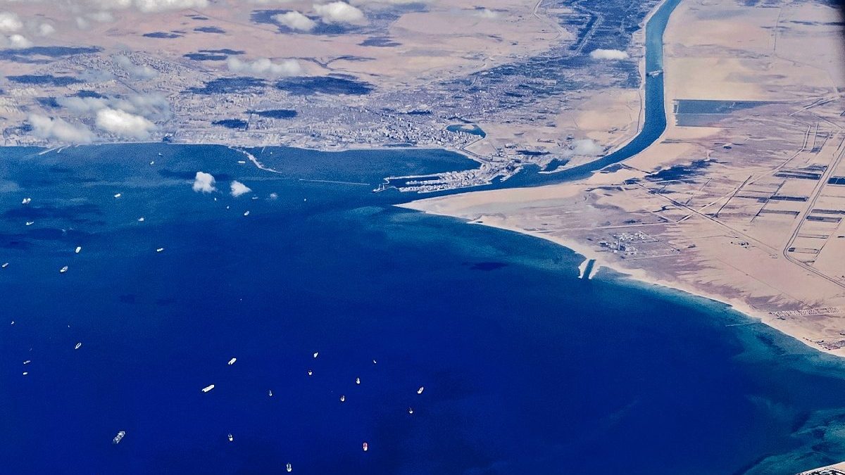 Egipto reclama 900 millones de dólares de indemnización por el bloqueo del canal de Suez