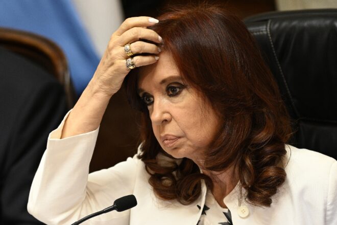 Sobreseen a vicepresidenta argentina en causa por defraudación