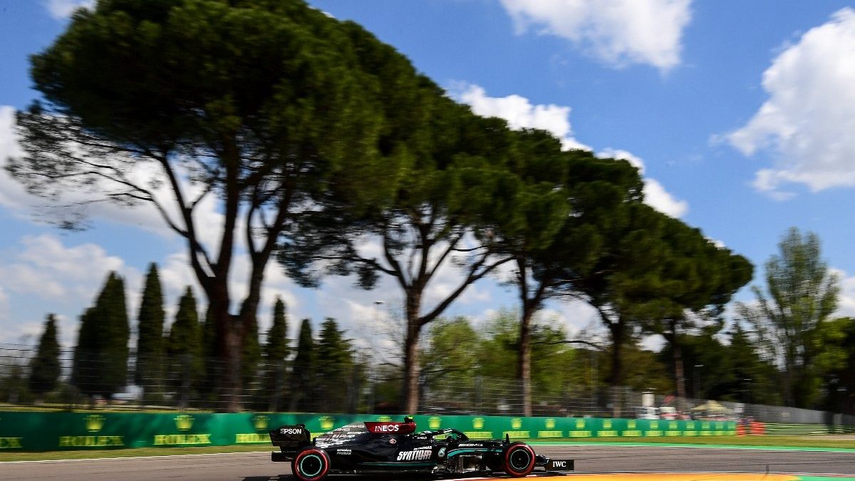 Bottas y Hamilton dominan la primera sesión de libres del GP de Emilia-Romaña