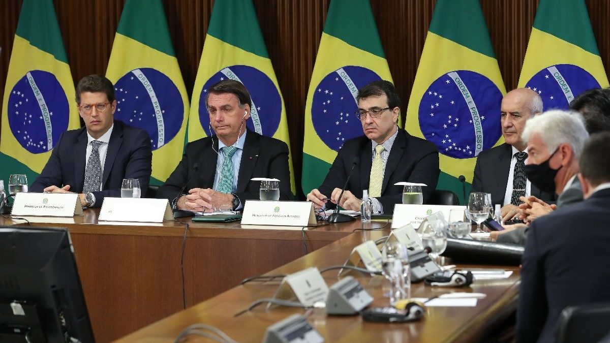 Bolsonaro, de la amenaza de “pólvora” a la promesa de buena letra ambiental