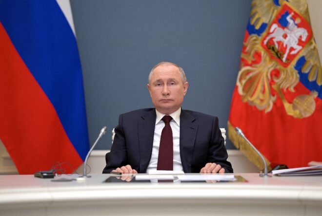 Putin anuncia 10 días no laborables en mayo para frenar el avance de la pandemia