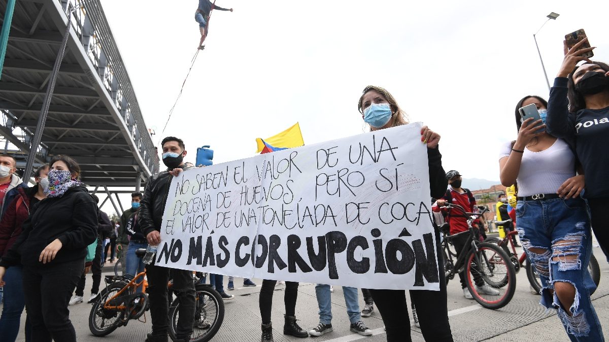Colombianos protestan contra proyecto de reforma tributaria de Duque