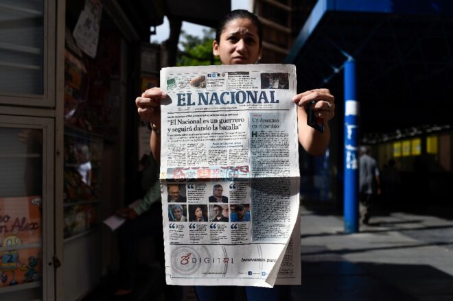 Embargan diario crítico en Venezuela tras fallo millonario por “daño moral” a líder chavista
