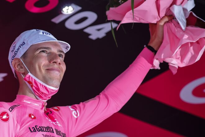 Lafay gana la etapa 8 del Giro, Attila Valter sigue líder