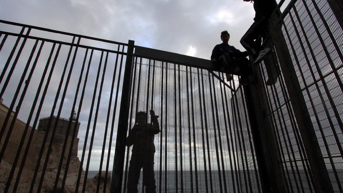 Setenta migrantes irregulares entraron desde Marruecos en el enclave español de Melilla