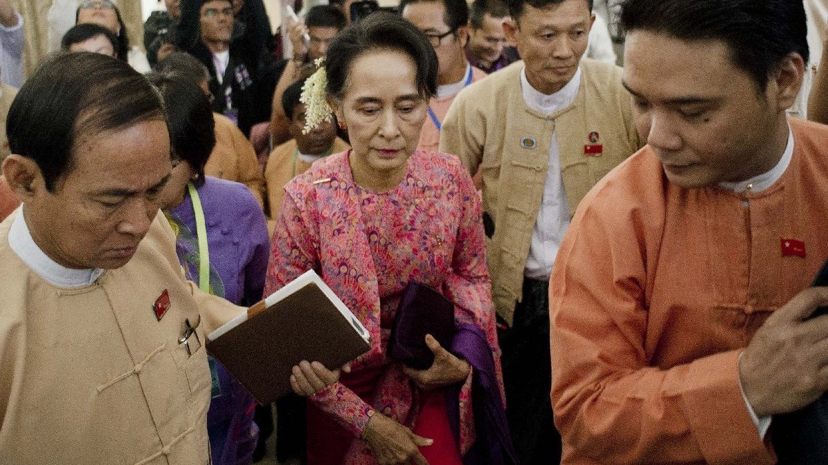 Suu Kyi asegura que su partido, derrocado en Birmania, “existirá mientras el pueblo exista”