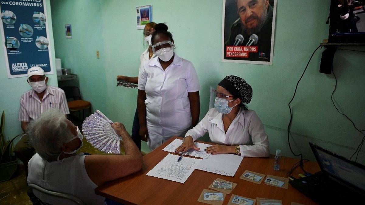 Cuba dice que sanciones de EEUU le impiden fabricar las vacunas necesarias