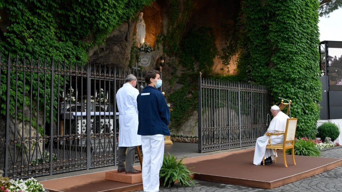Mes de María: rezo del Rosario dirigido por el Papa en los Jardines Vaticanos