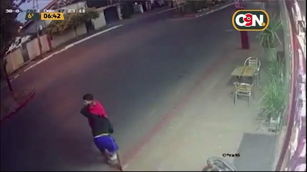 “Anónimo” frusta asalto de motochorros en Lambaré