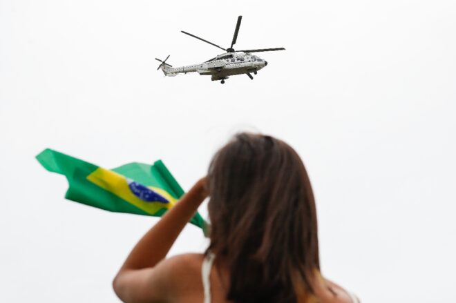 Miles de brasileños participan en manifestaciones pro-Bolsonaro en plena pandemia
