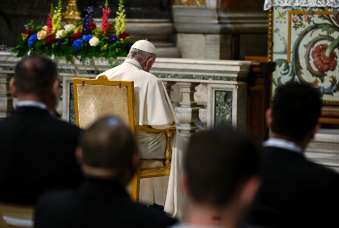 El papa inicia una “maratón de oración” contra la pandemia