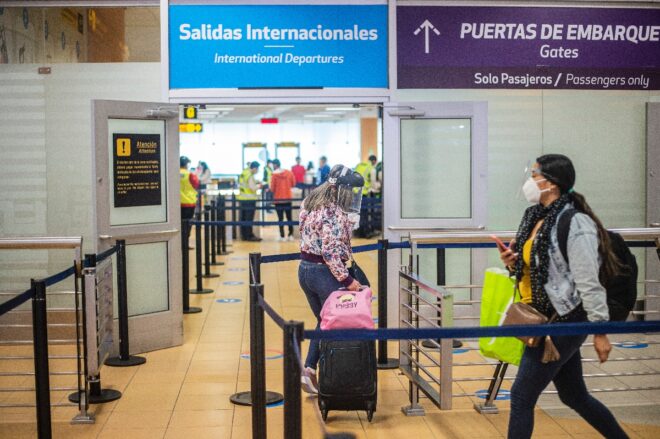 Perú prorroga suspensión de vuelos desde Brasil, Reino Unido y Sudáfrica