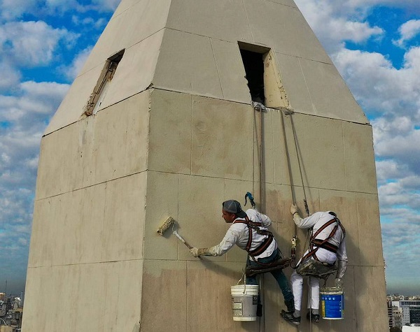 Paraguayos restauran el Obelisco en Buenos Aires