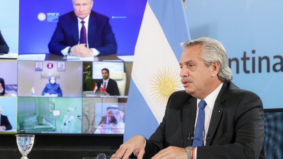 Fernández y Putin anuncian inicio de producción de vacuna Sputnik V en Argentina