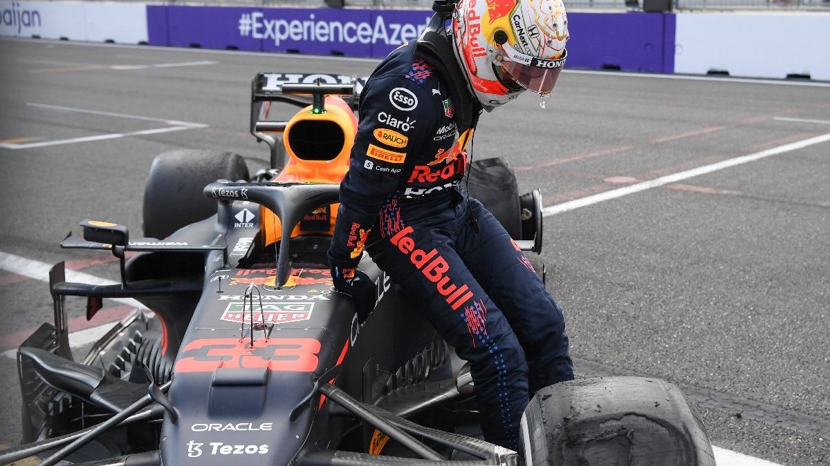 Interrumpido el GP de Azerbaiyán tras un accidente de Verstappen