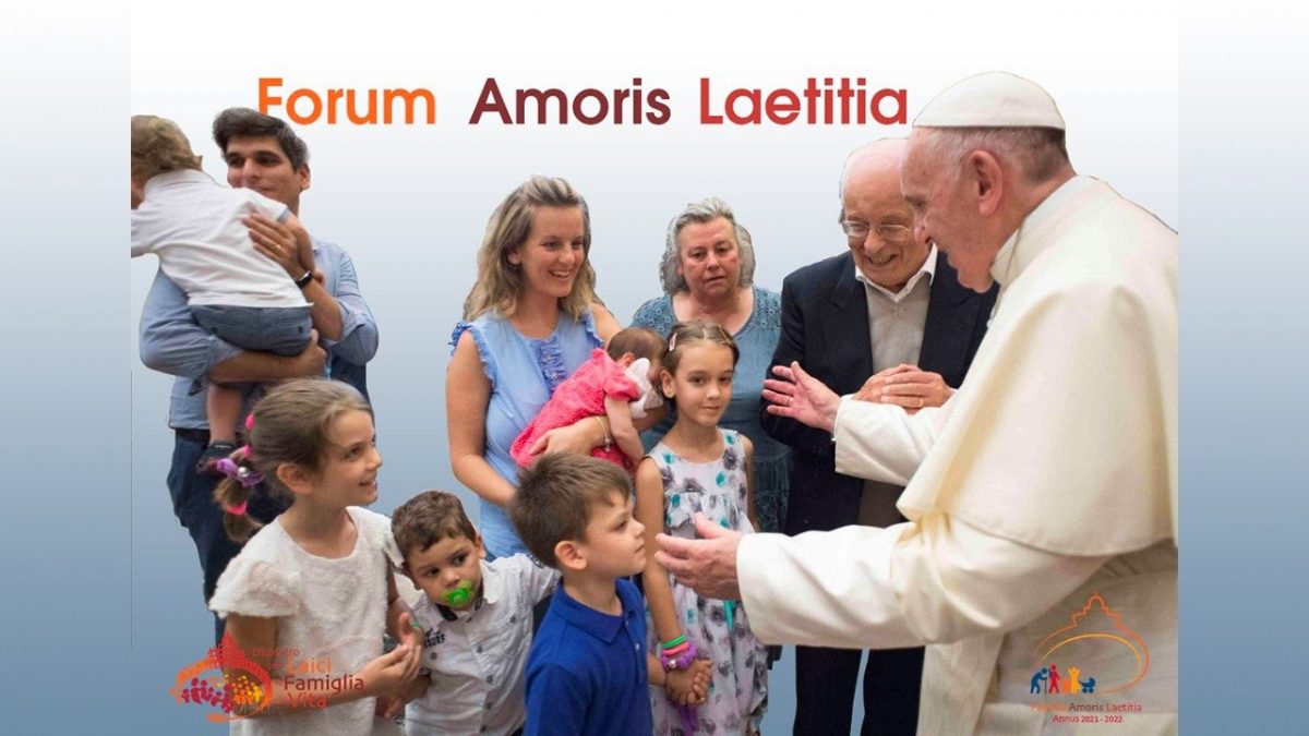 El Papa pide formar a las familias para que comprendan su compromiso eclesial