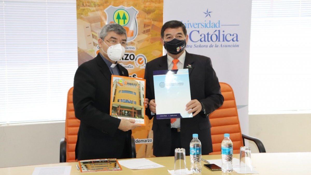 Universidad Católica y Cooperativa 8 de Marzo firman convenio