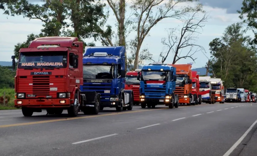 Camioneros preocupados por anuncio de posible nuevo aumento del combustible