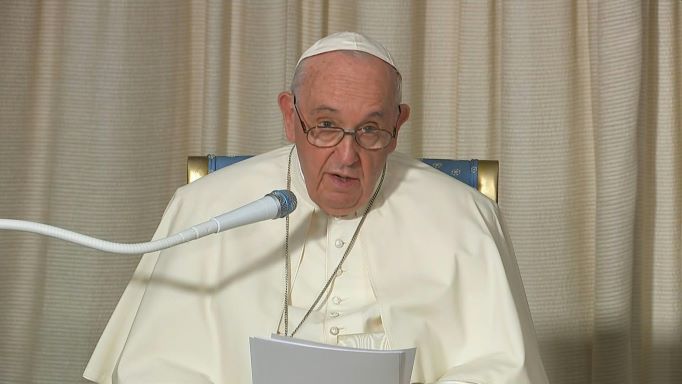 Papa Francisco invita a sacerdotes a imitar a San Juan María Vianney