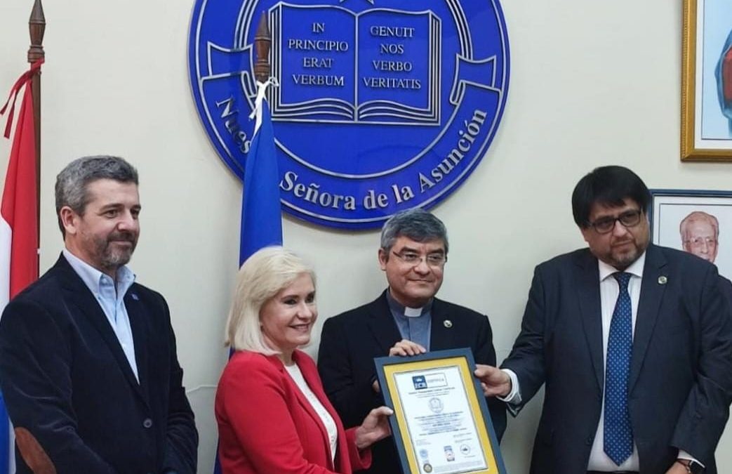 Universidad Católica recibe certificación de gestión de calidad a nivel internacional