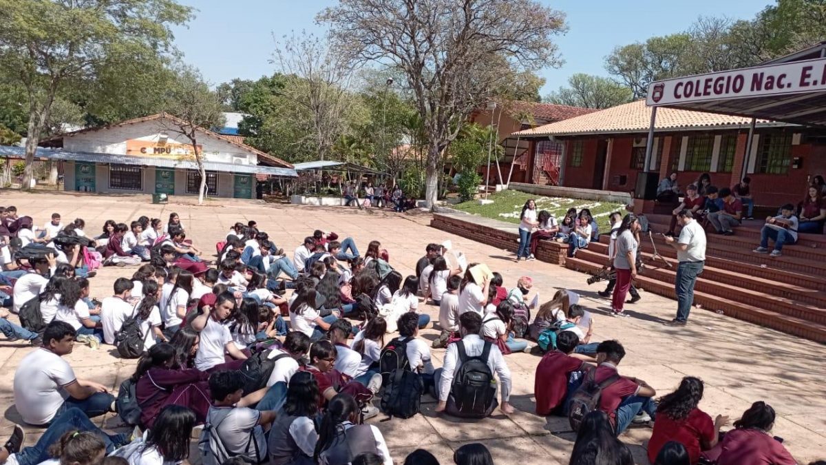 Alumnos del Colegio Ysaty reclaman falta de respuestas del MEC