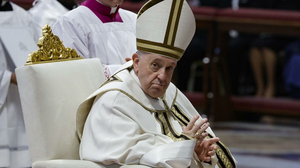 El Papa Francisco pide adorar a Dios y no fascinarnos por las falsas noticias