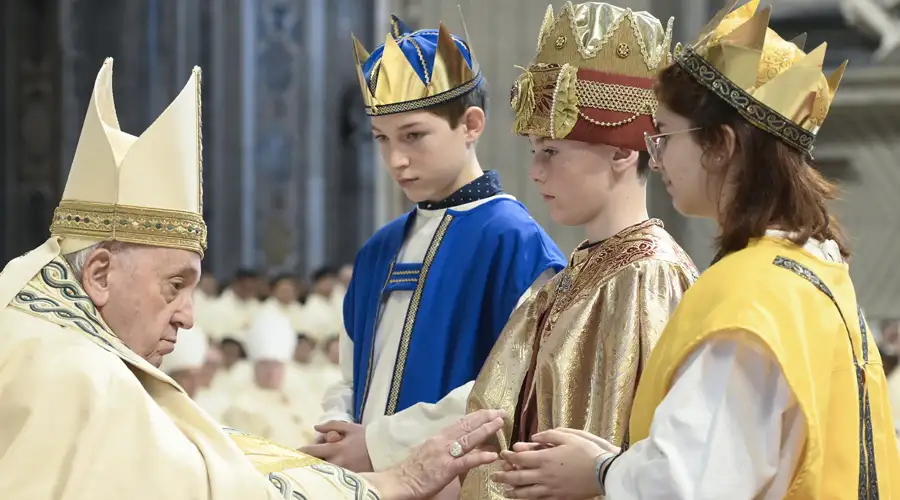 En Ángelus de la Epifanía del Señor, el Papa explica los 3 regalos de los Reyes Magos