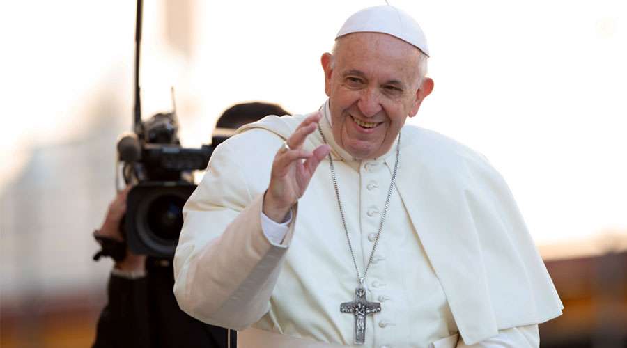 El Papa pide acoger a los “náufragos exhaustos que llegan a nuestras costas”