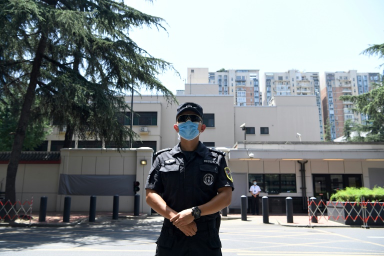 China entra en el consulado de EEUU en Chengdu tras la salida de estadounidenses