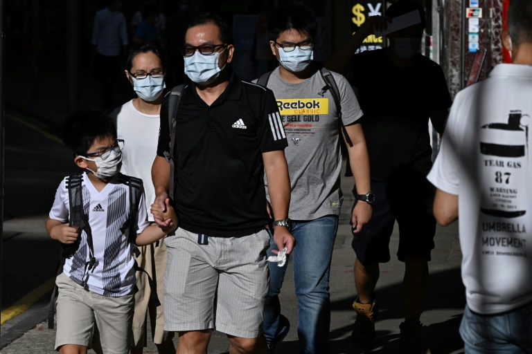 Hong Kong decreta obligatorio el uso de mascarilla en público (gobierno)