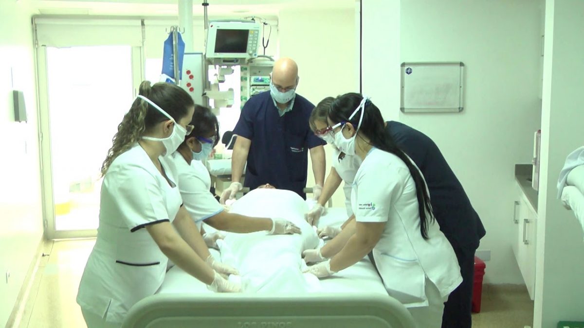 Enfermería trabaja al límite mientras crece la pandemia